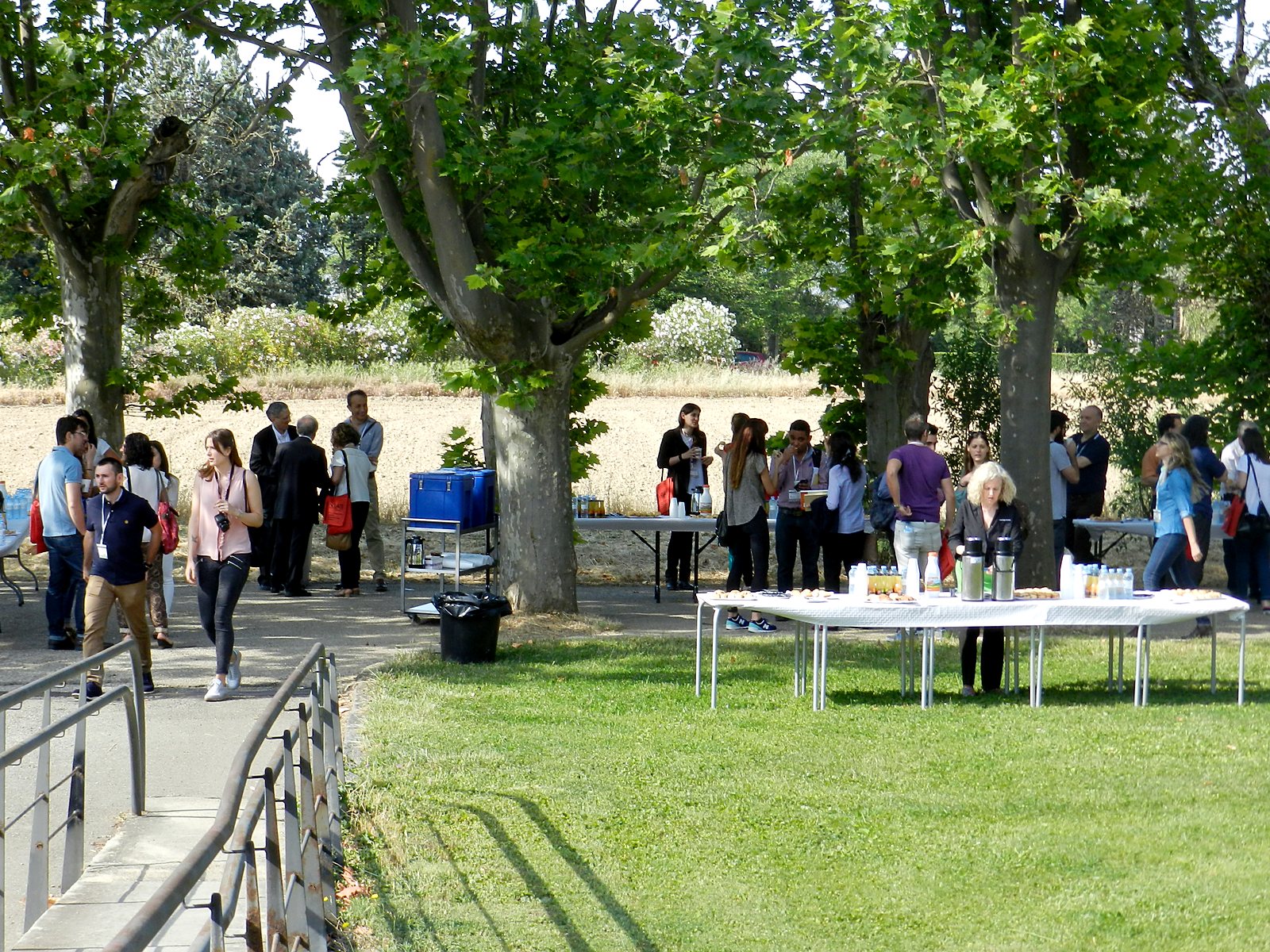 Jornadas AIDA 2017. Pausa café en los jardines del campus