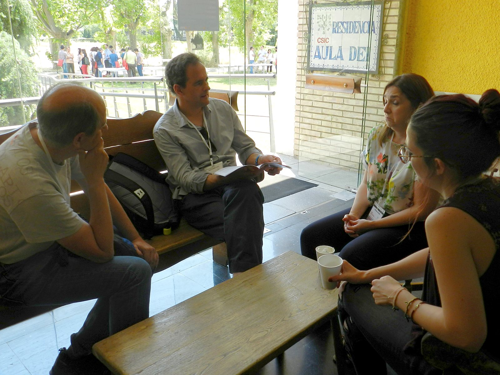 Jornadas AIDA 2017. Sobremesa en los jardines del campus