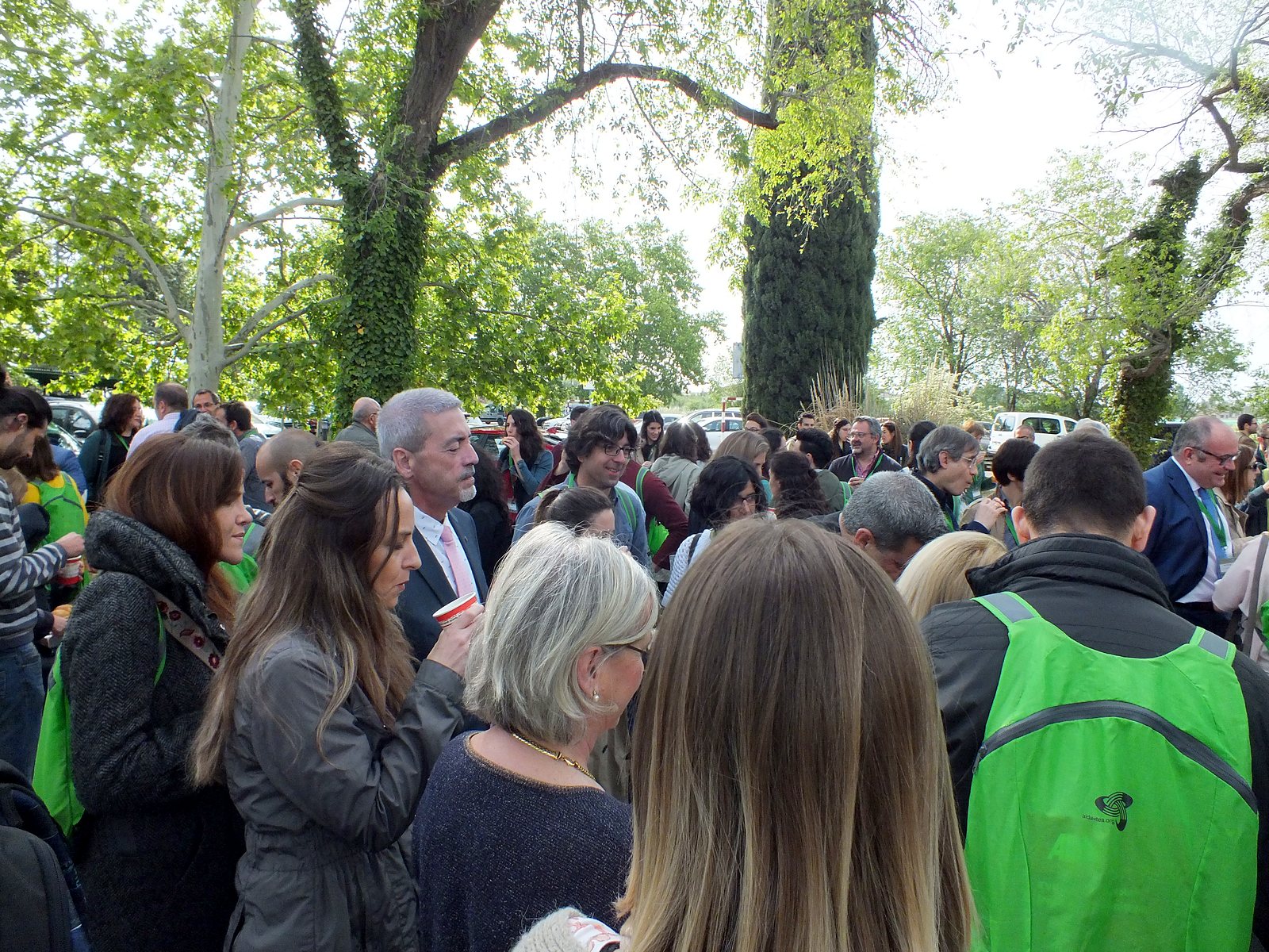 Jornadas AIDA 2019. Pausa café en los jardines del campus