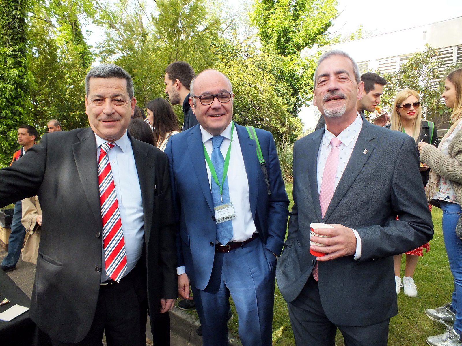 Jornadas AIDA 2019. Pausa café en los jardines del campus