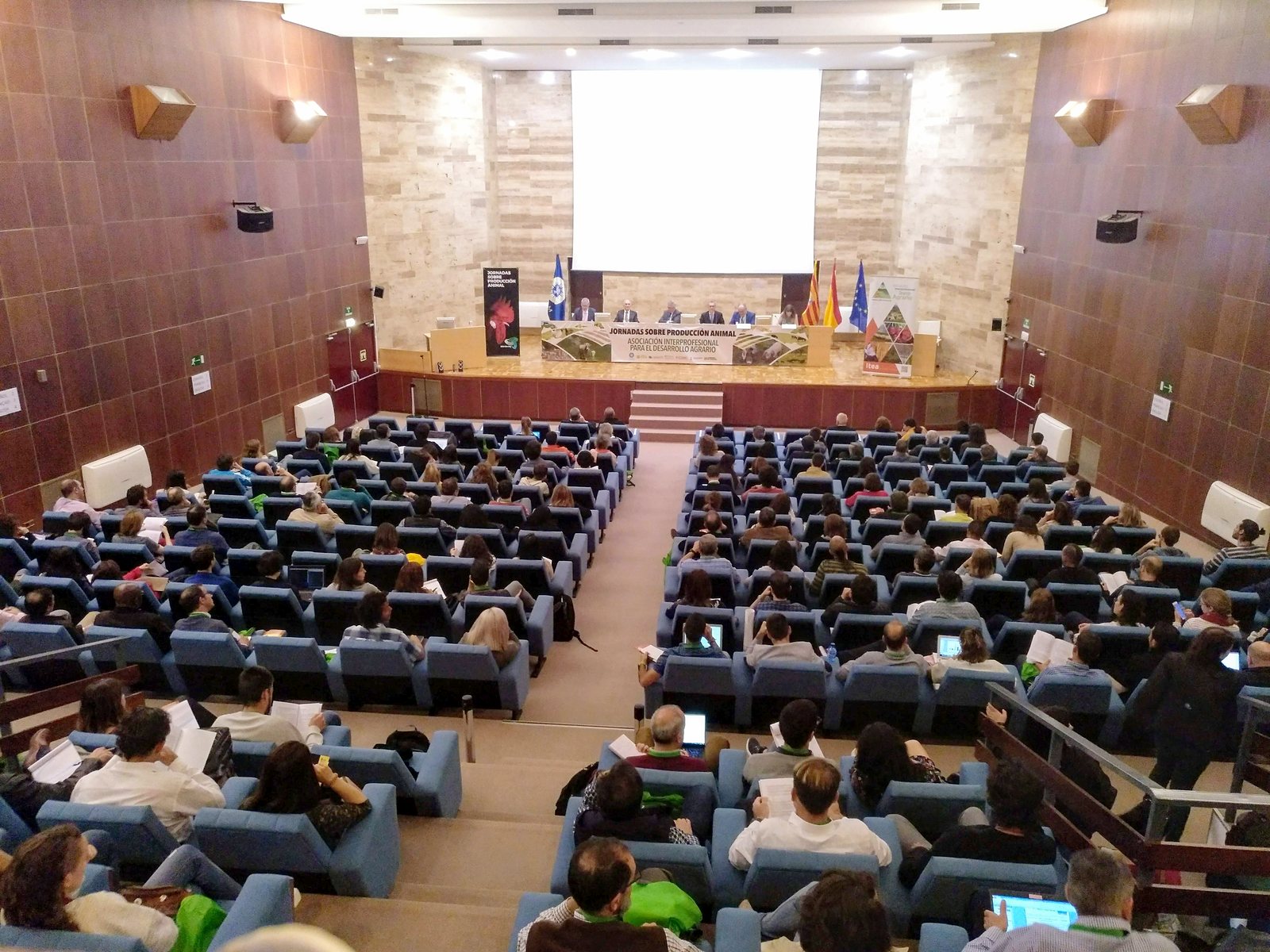 Salón de actos durante la inauguración de las XVIII Jornadas sobre Producción Animal