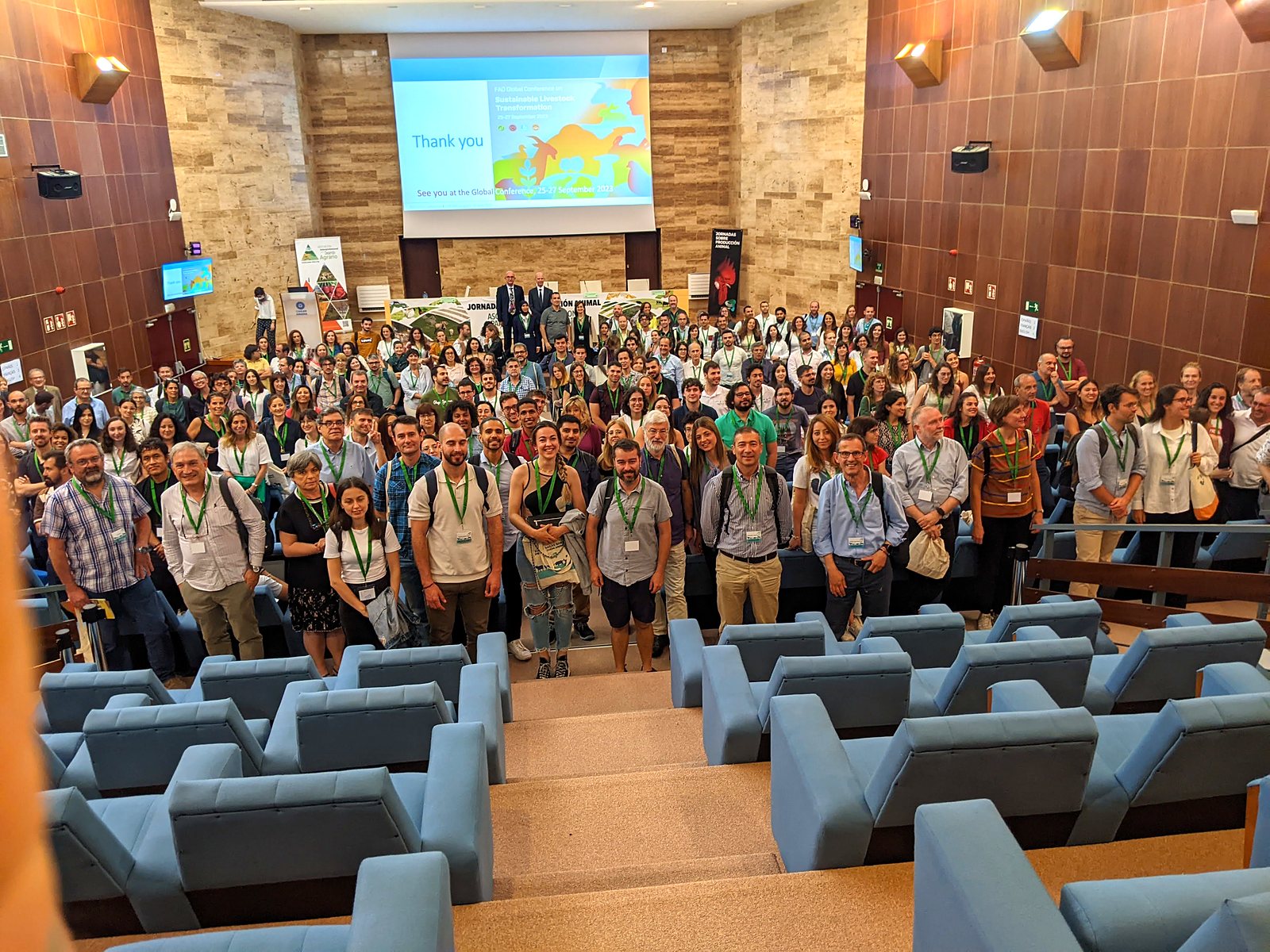 Foto de grupo en el auditorio del CIHEAM Zaragoza durante las Jornadas AIDA 2023